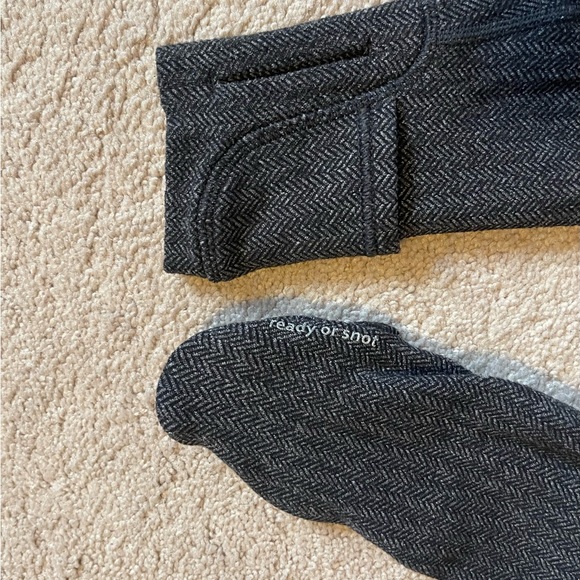 Lululemon Half zip, zip pocket, thumb holes and foldable to mitten - Picture 3 of 3